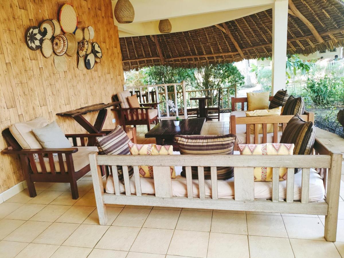 Upani In Diani Bed & Breakfast Diani Beach Exterior photo