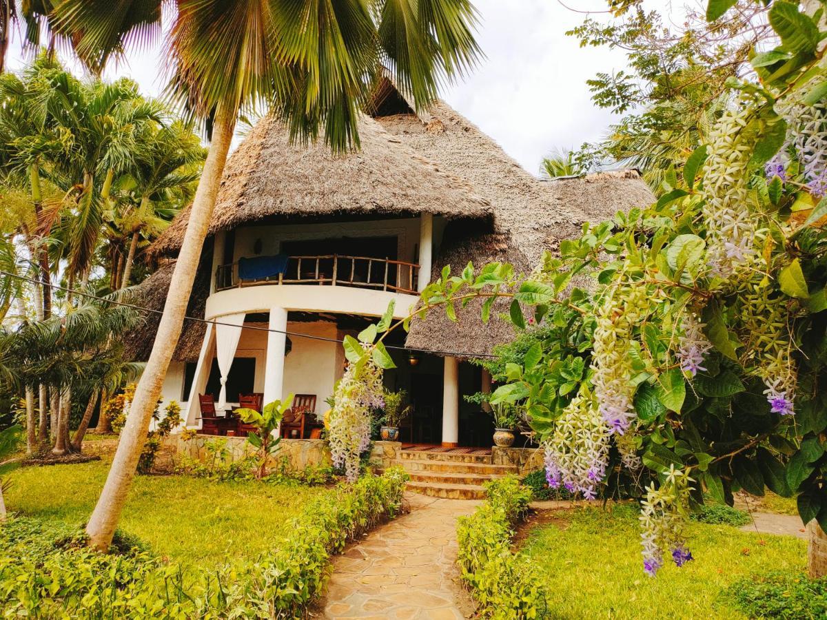 Upani In Diani Bed & Breakfast Diani Beach Exterior photo