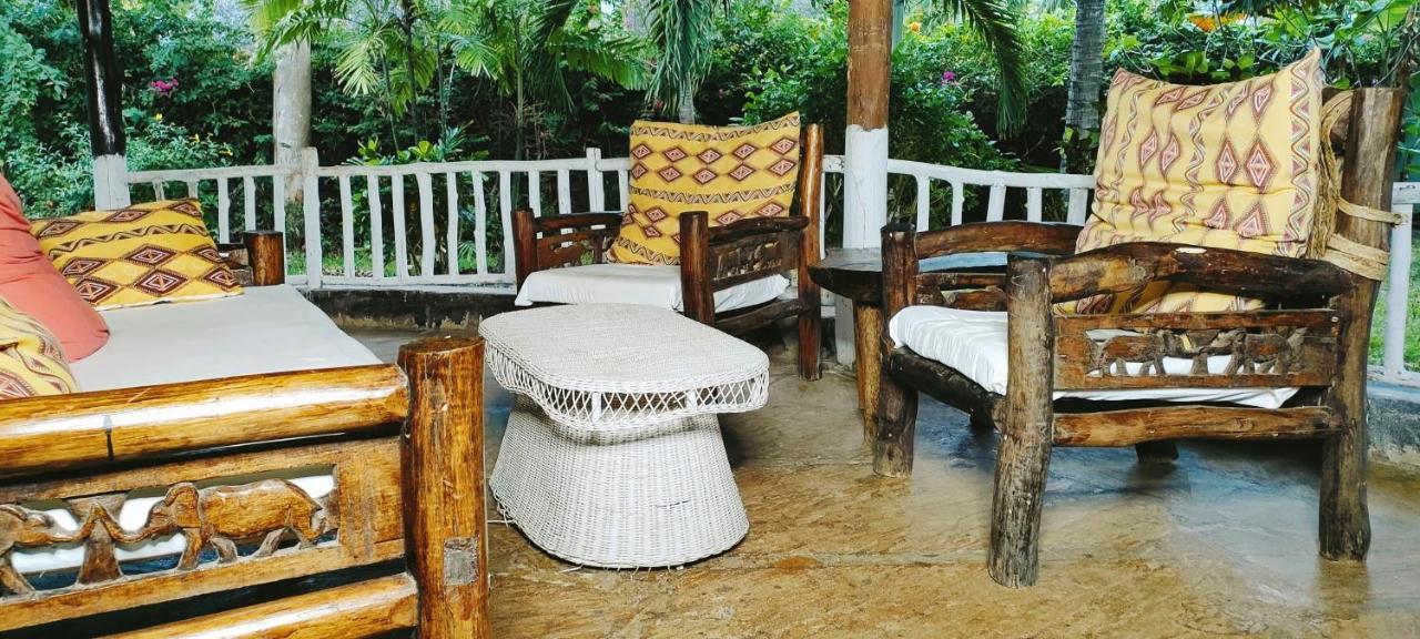 Upani In Diani Bed & Breakfast Diani Beach Exterior photo