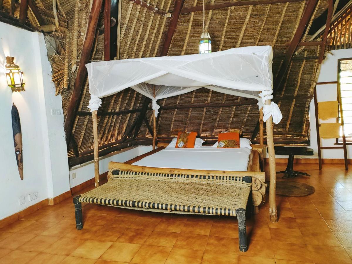 Upani In Diani Bed & Breakfast Diani Beach Exterior photo