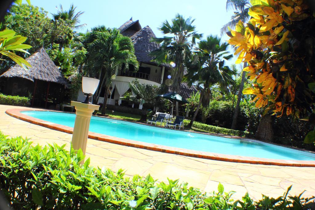 Upani In Diani Bed & Breakfast Diani Beach Exterior photo
