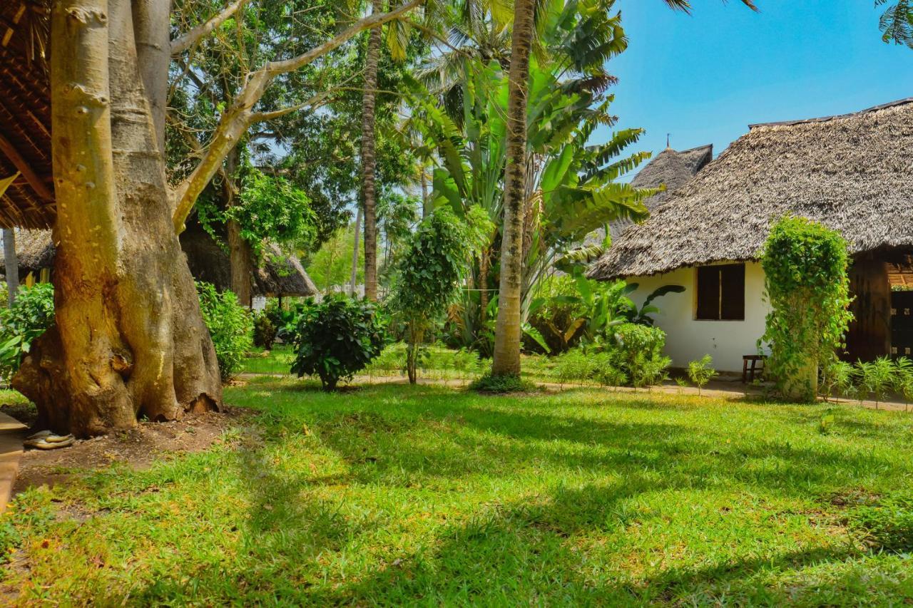 Upani In Diani Bed & Breakfast Diani Beach Exterior photo