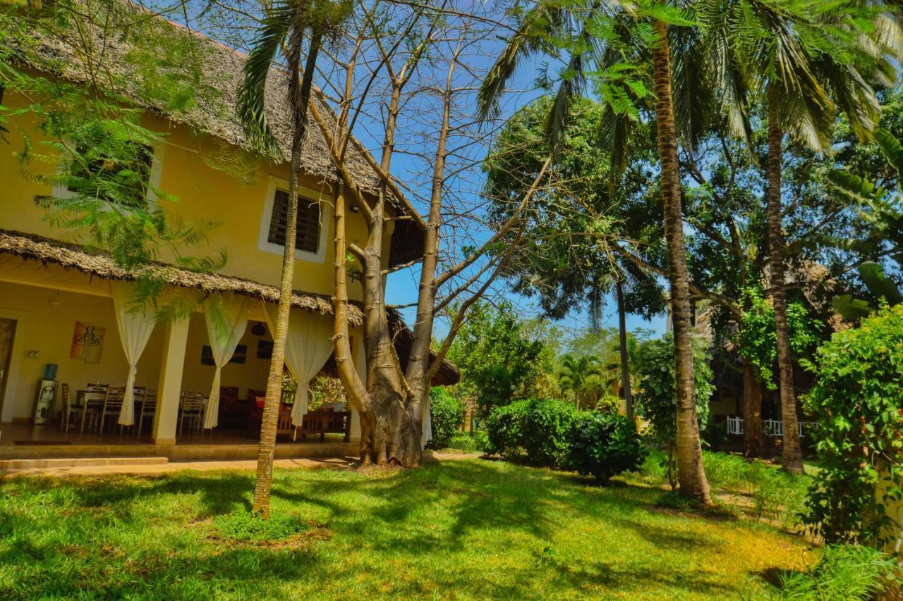 Upani In Diani Bed & Breakfast Diani Beach Exterior photo