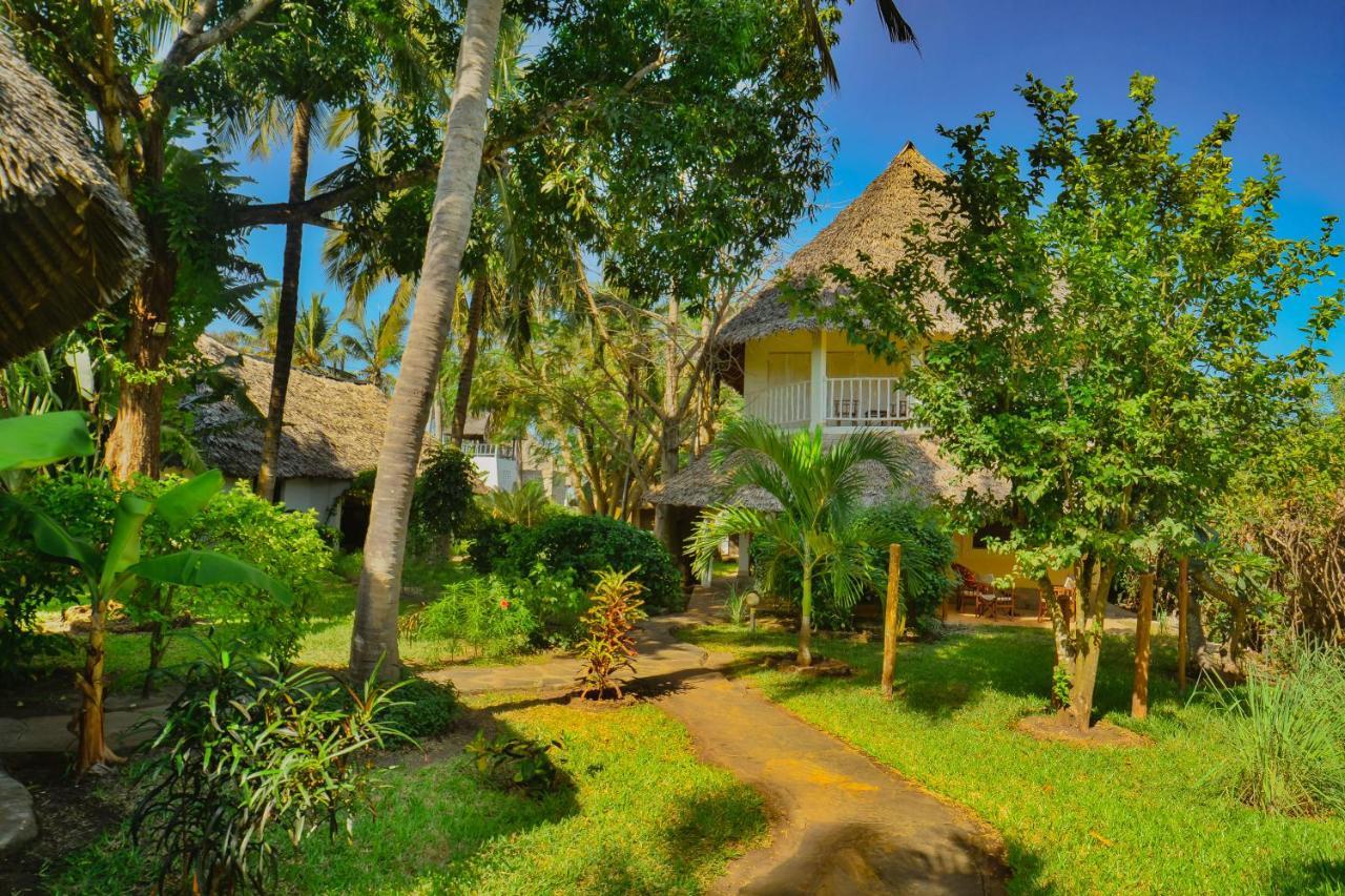 Upani In Diani Bed & Breakfast Diani Beach Exterior photo