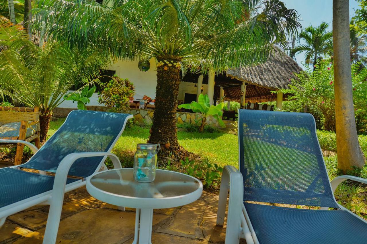 Upani In Diani Bed & Breakfast Diani Beach Exterior photo