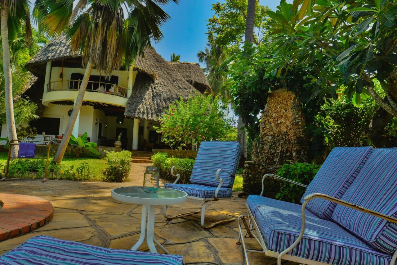 Upani In Diani Bed & Breakfast Diani Beach Exterior photo