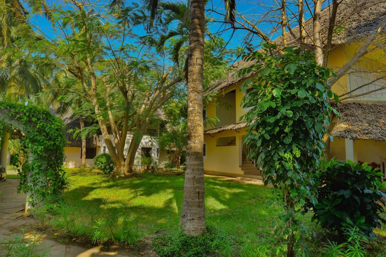 Upani In Diani Bed & Breakfast Diani Beach Exterior photo